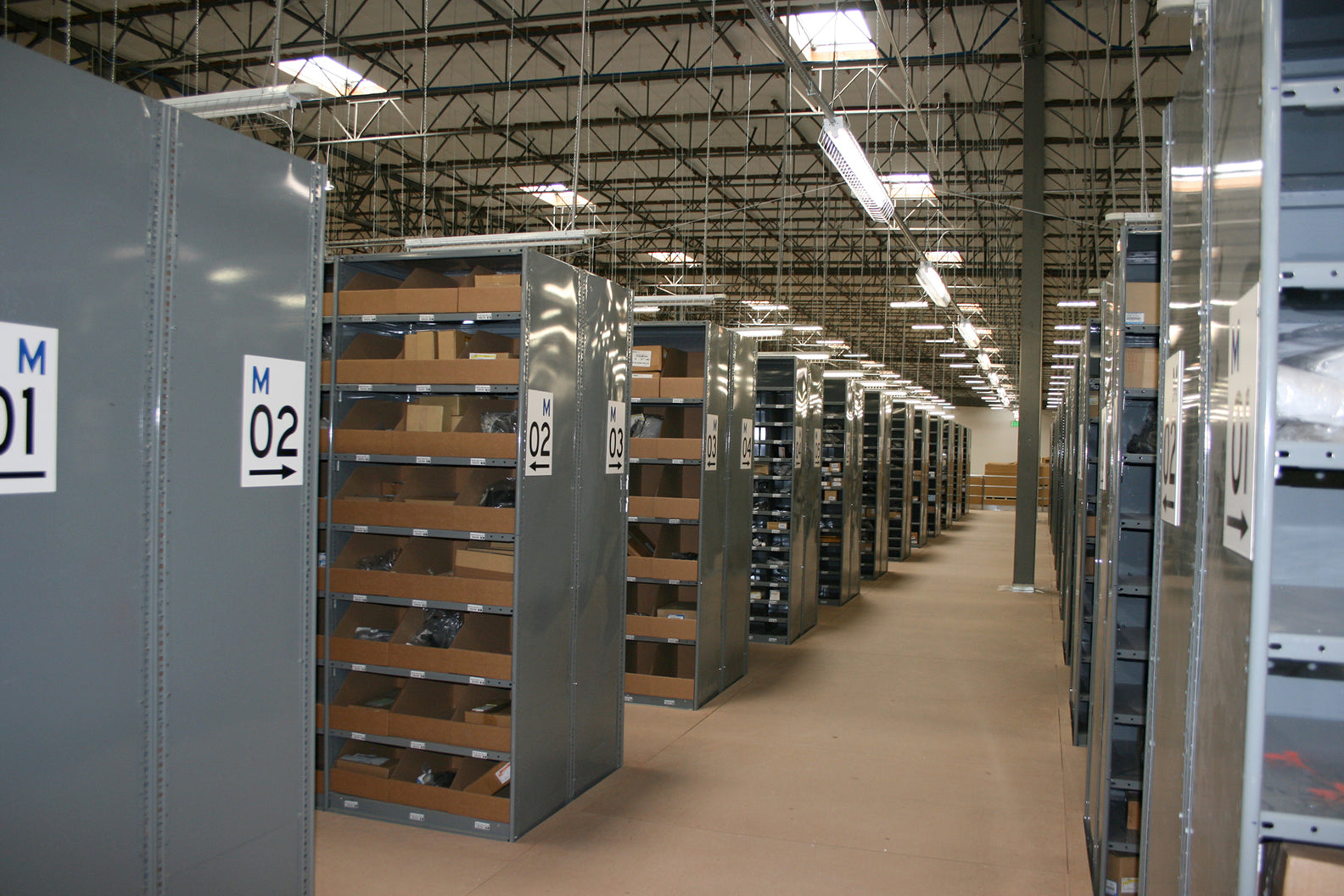 Deluxe Shelving - 7' 3'' high closed units